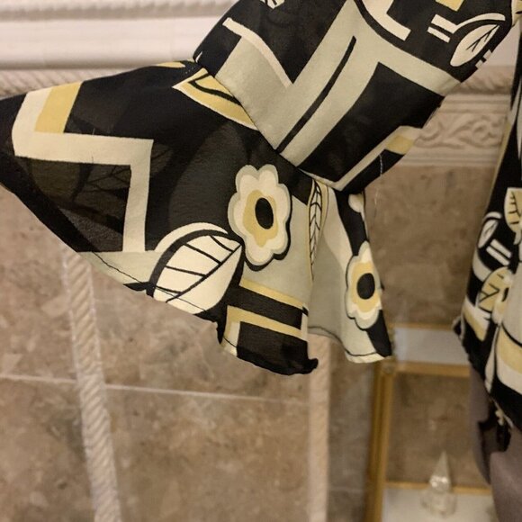 Michele Michelle. Size Large. Polyester 3/4 Sleeve w Flounce. Shirt. B58 - Picture 3 of 4